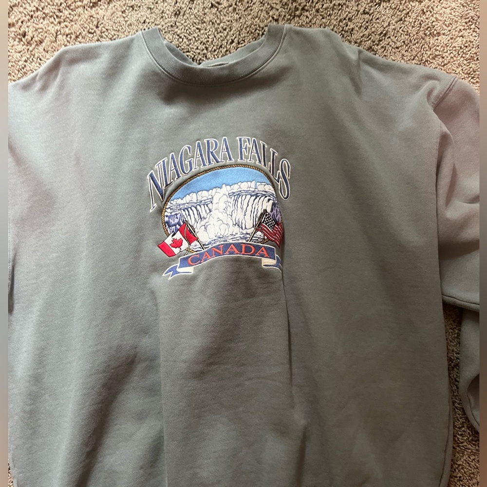 Brandy Melville - Niagara Falls Erica Sweatshirt